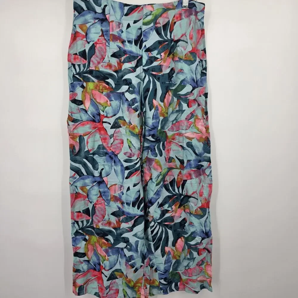 Bettina Star Medium Capri Pants Tropical Floral Crop Flat Front Cruise Resort